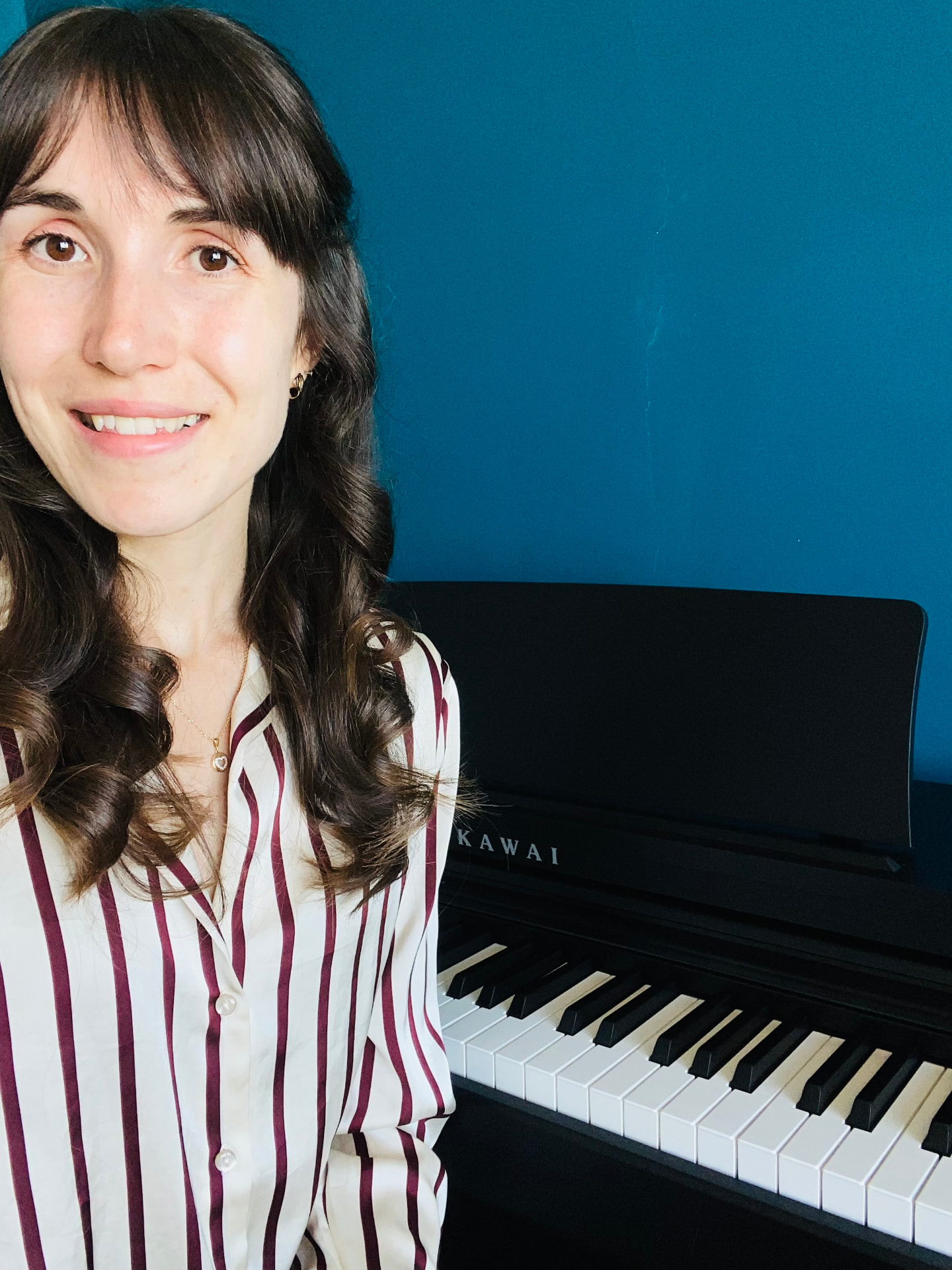 Portrait of Melanie Sohajova at the piano